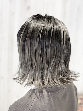 ギャレット 新宿店(Garret) ハイライト/バレイヤージュ/シルバー/外ハネボブ/20代30代40代