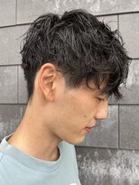 ヒュイル バイ ニアウ(Hwyl by Niau) メンズマッシュパーマ波巻スパイラルパーマニュアンスパーマ眉毛