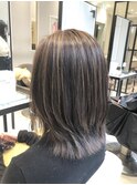 グレージュカラー　立体感が可愛いハイライトカラー
