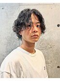 ミディアムウルフ波巻きスパイラルセンターパートツイスト