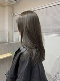 オリーブグレージュ　透明感カラー×たっぷりレイヤーカット