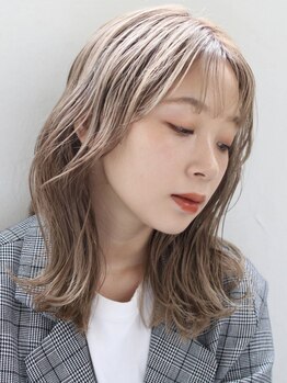 フリッカ(FLYCKA)の写真/トレンドの絶妙な色味を引き出し、周りと差がつくお洒落なカラー♪透明感と艶感ある色味に*