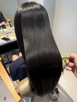 イース 竹の山店(ece.)の写真/はねる、まとまらない、広がりを解消！お客様1人ひとりの癖やダメージに合わせた薬剤を選定し艶髪へ導く...