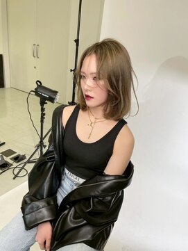 キング 心斎橋店(K!ng) ハイライトカラーミルクティーベージュレイヤーカット