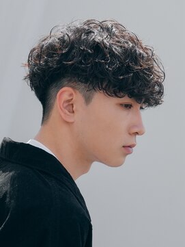 レタッチ バイ フィフス 銀座(RETOUCH by fifth) 銀座シャドウパーマルーズパーマスペインカールフェード刈り上げ