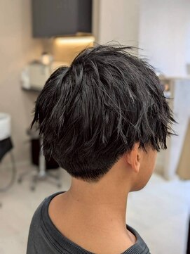 エリン バイ リル ヘアー 本陣(eLin by LiL hair) 刈り上げマッシュ+コテ巻き仕上げ