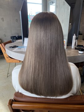 オルガ(olga) ミルクティーベージュ 透明感ダブルカラー 艶髪ロングヘア