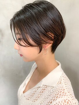 テトヘアー(teto hair) ハンサムショートボブ、センターパート、耳かけショート