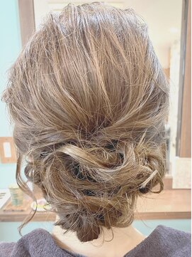 ヘアー バイ ミーズ(hair by Mii’s) まとめ髪