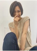シルキーベージュ×センターパート×ハイライト