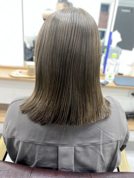 ランプ(Lamp) バレイヤージュ髪質改善レイヤー透明感白髪染めグレージュ中野