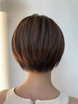 ヘアー アイス カンナ(HAIR ICI Canna) 柔らかいベージュカラーと収まりのいいショートスタイル