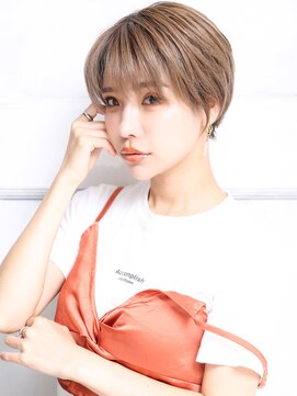 クラッチ ユニ(CLUTCH uni) 大人可愛い小顔美髪ミディアムベージュ横顔美人丸みショートA5