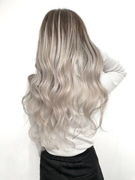 アルマバイロサ(ALMA by ROSA) ホワイトシルバー×ハイライトバレイヤージュ風/担当rui