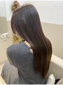 「理想の素髪感」艶と柔らかさのストレートロングヘア