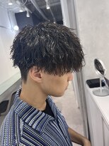 ボンドストーリーホワイト(BondStory White)&nbsp;縦落ちツイストスパイラルパーマ前下がりマッシュ