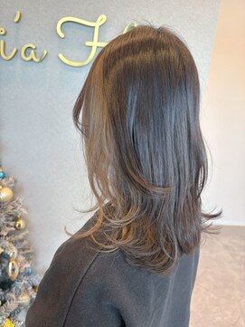 ミルクティベージュのイヤリングカラー