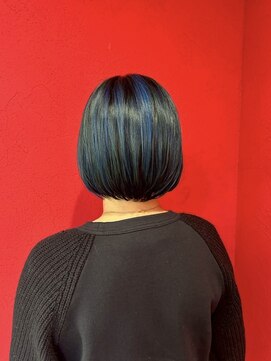 ディープブルー×ハイライトグラデーションボブ