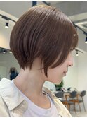 横浜西口ショートボブ顔周りレイヤー白髪染めグレージュカラー
