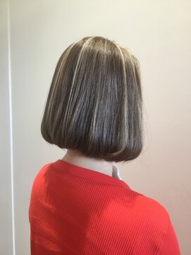 テラス アヴェダ 大丸心斎橋店(Terrace AVEDA) 前下がりボブ