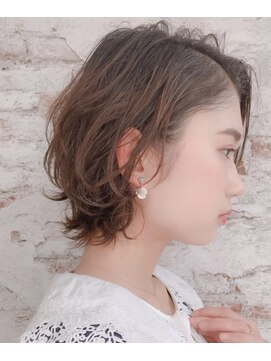 ヴァロ(Valo) 大人かわいいピンクベージュ☆愛されボブルフ☆丸みクビレひし形