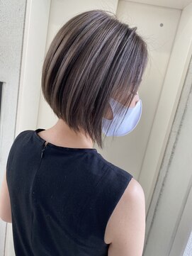 ヘアーデザイン シュシュ(hair design Chou Chou by Yone) 透け感ダークグレージュ×前下がりショートボブ♪