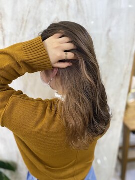 ラビス 浦和(Lovis) 魅力倍増カール/セミディ/シアーカラー/ダークアッシュ/姫カット