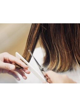 くせ毛やうねり、様々な髪のお悩みある方必見！髪の状態を見極めて、あなたに合った施術をご提案！《朝霞》