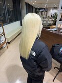 ブロンドカラー　ブリーチ　抜きっぱなし　ハイトーン　艶髪