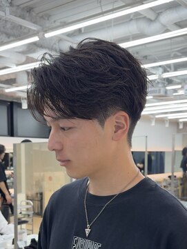 フィフス 栄(fifth) センターパートフェザーパーマ刈り上げツーブロックメンズヘア