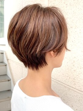 レウナ 外苑前(Reuna) 大人可愛いショートボブ　耳かけ　ひし形