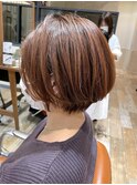 カッパーブラウン　収まりのいいショートボブ