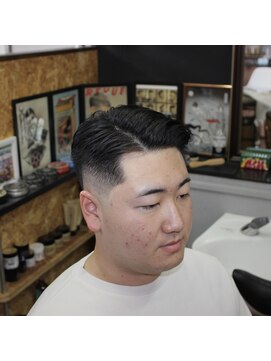 グラウンドタイガー(GROUNDTIGER) 七三フェードショート