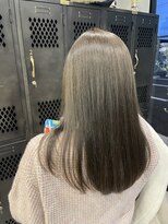 アチーブリス(achieve Liss)&nbsp;透明感オリーブグレーくすみカラー透け感ストレートセミロング