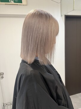 ヴィア 京都烏丸(Via) ブリーチ/グレージュ/アッシュ/切りっぱなしボブ/ダブルカラー