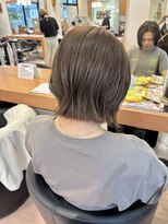 シャンプーボーイ ヒノ(SHAMPOO BOY Hino) オリーブベージュ×レイヤーボブ