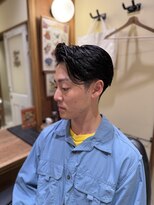 フォーコーナーズ(Four Corners) 大人ヘア、サイドパート、毛流れ