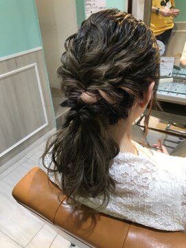 ネオリーブアピ 池袋店(Neolive api) デザインカラー映えるポニーアレンジ