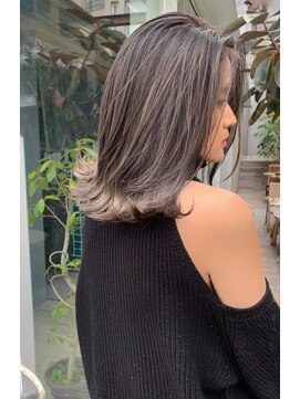 トルネード(TORNADO) フォギーグレージュハイライトレイヤーロブ　n130