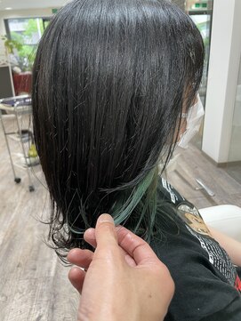 庵 ヘアー(hair) インナーカラー×グリーン（永井）