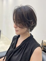 イヴォークトーキョーオーサカ(EVOKE TOKYO osaka)&nbsp;チークバング 大人女性ショート 内巻きのみ グレージュカラー