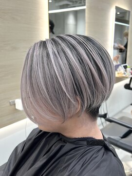 ヘアスペース リズム グリーン(Hair space Rizm green) バレイヤージュ×外国人風カラー×襟足すっきり×丸みショート