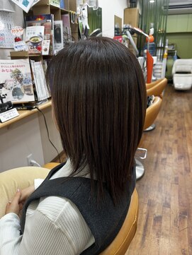 peu a peu ブラウンベージュのニュアンスカラーのストレートセミロング