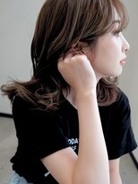 シェリー(Cherie) 耳掛けミディアム 似合わせカット ミルクティーベージュ