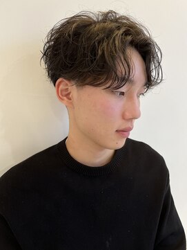 エマン(AIMANT) センターパート シャドウパーマ