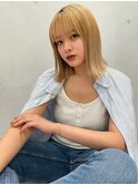 金髪ボブ/外ハネ