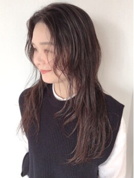 【学南町/駐車場あり】《koti》のパーマで、立体感とこなれ感のある、女性らしい柔らかな雰囲気を演出―。