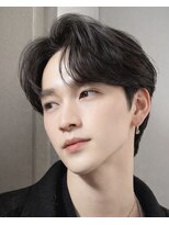 ポーチバイハニー オモテサンドウ(PORCH by HONEY omotesando)&nbsp;韓国フェザーパーマニュアンスパーマセンターパート黒髪