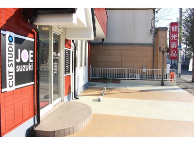 江戸川台駅徒歩5分、店舗前に3台分の駐車スペースも完備☆