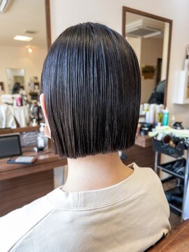 ワイズ ビー 尾張旭店(Y's BEE) ぱつっとボブ